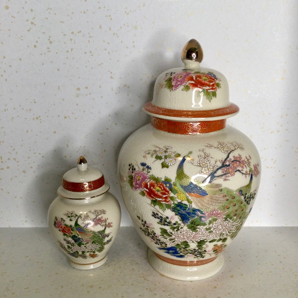 Set of 2 Vintage Satsuma vase with lid, exclusively Heritage Mint Peacock Design